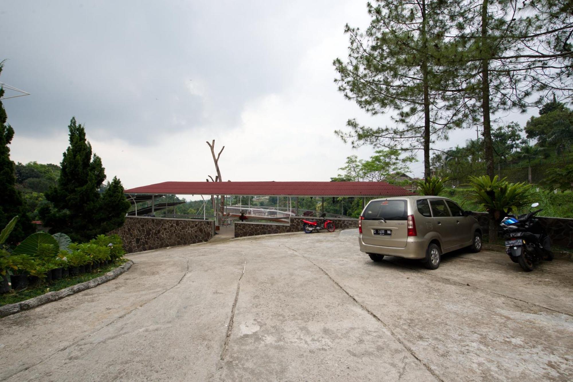 Capital O 3359 Pondok Wisata Jaden Trawas Mojokerto Bagian luar foto